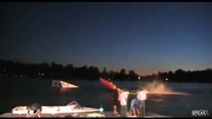 Лодка с много мощен мотор!