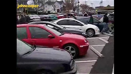 Наточени Бегачки на Паркинг