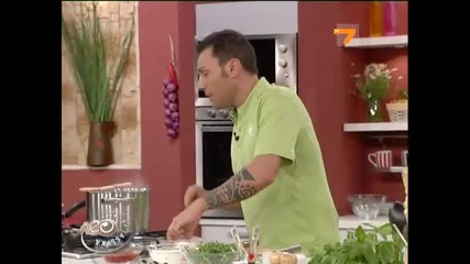 Лео приготвя лятна паста