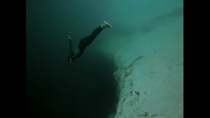 Човекът Риба - Скок в Океанска Дупка 