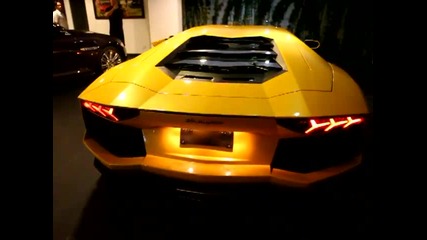 Lamborghini Avendator кърти павета