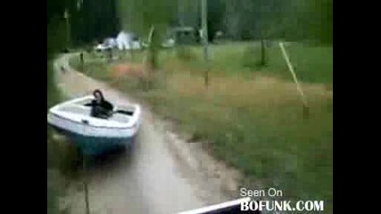 Как се управлява лодка на пътя