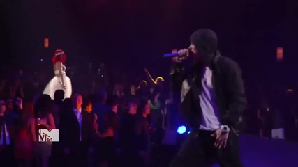 Eminem - Not Afraid & Love The Way You Lie ( На живо - наградите на Mtv 2010 ) 