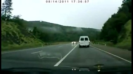 Баща и син на косъм от смъртта след тежка катастрофа