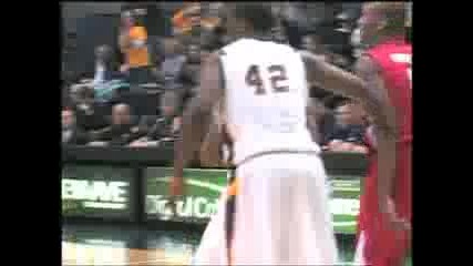 B - Ball Clip Of The Week: Player Shoots An Amazing Basketball Shot From His Knees! 