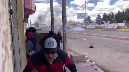 Най-малко 17 убити демонстранти при сблъсъци в Перу (ВИДЕО)