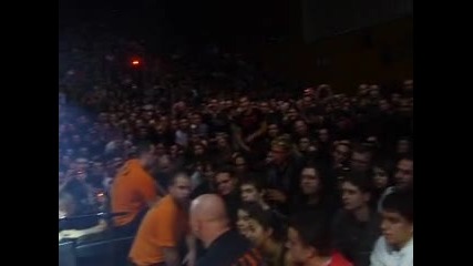 Tarja into the crowd