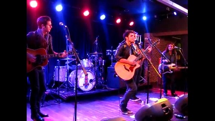 Kris Allen - Hit Me Baby One More Time (live 30.12.09)