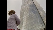 Активистки от "Грийнпийс" изкачиха най-високата сгрда в Западна Европа