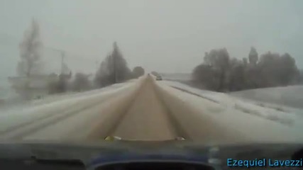 Луд с кола катастрофира в Русия!