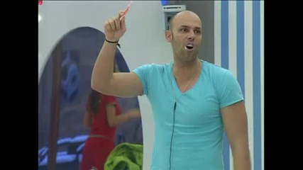 Big Brother 2012 - Миро пее с паста за зъби в уста