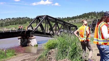 Срути се железопътен мост в щата Монтана (ВИДЕО)