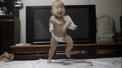 бебе танцува ,,гангнам стил'' (смях)
