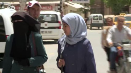 Турция: сирийски бежанци продават дъщерите си