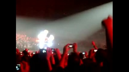 Rihanna - Run this town and Umbrella (last girl on earth tour 2010) 