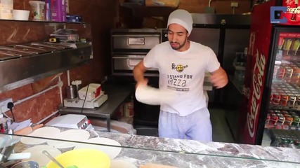 Акробатичен майстор на пица