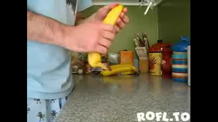 Правилният начин за oбелване на банан