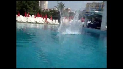 Болезнен скок във водата