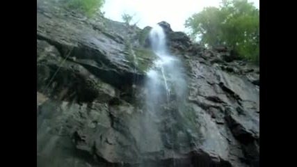 под Згориградския водопад след спускане по него - 80м.