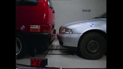 Audi A4 Avant vs. Vw Transporter T4 bumper crash test (dtc)