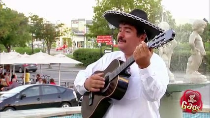 Смях ! Дразнещият музикант ! Скрита камера !
