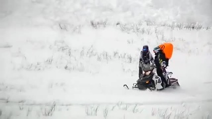 Сноубордист Оцелява След Лавина