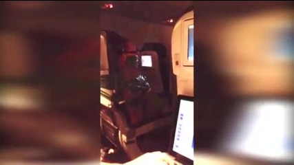 Пиян пътник на самолет вързан за седалката