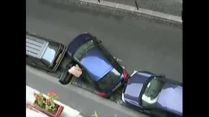 Как паркират жените във франция! смях