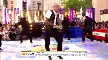New • Chris Brown изпълнява She ain't you ( Today Show - 15.07.2011 )