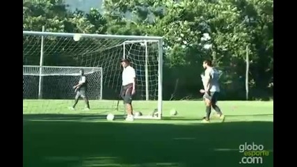 Ronaldinho показва умения 
