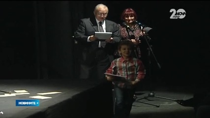 Рецитал с поеми на Валери Петров се проведе в Народния театър