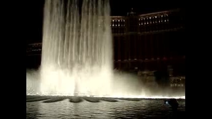 Bellagio Fountain - - Xmas 05 - - Carol of the Bells 