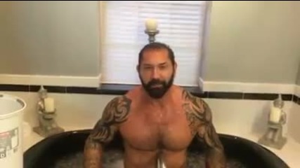 Batista бива залят с ледана вода ( Ice Bucket Challenge )