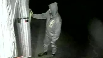 Пишман крадец се опитва да обере кафе-автомат в Елхово