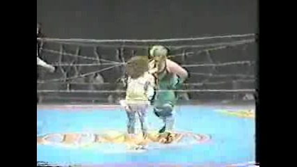 Megumi Kudo(с по-дългата коса) Vs Shark Tsuchiya