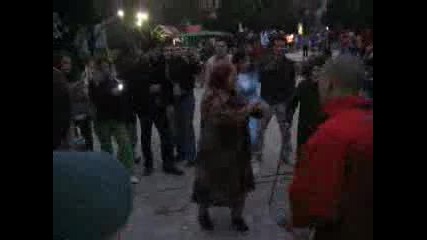 Баби Танцуват На Техно 