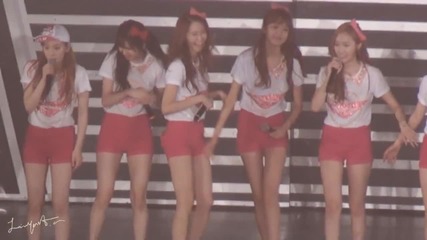 Yoona и Sooyoung пеят Touch the sky @ Snsd's World Tour Girls & Peace in Seoul