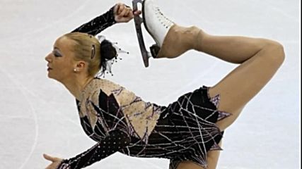 Соня на Евро`2010 със счупени кънки, шие си костюма сама