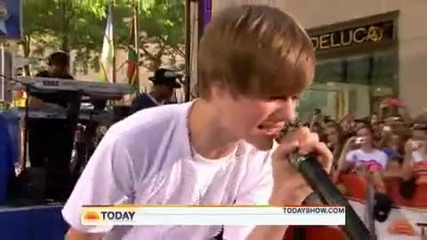 На живо! Justin Bieber - Never say never ( Today Show 04.06.2010 )