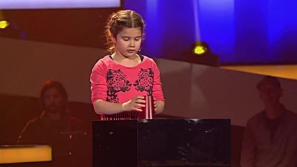 Лариса от Детският Глас на Германия изпълнява песента на Anna Kendrick - Cup-song