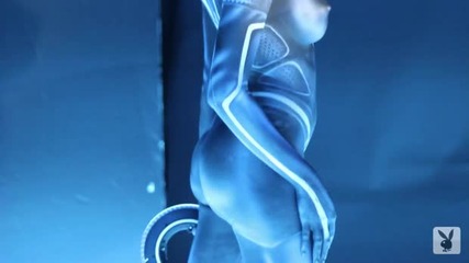 Фотосесия на Playboy в стила на Tron 