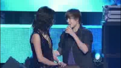 Justin Bieber sing to Selena Gomez - One Less Lonely Girl - New Years 2010 Times Square 