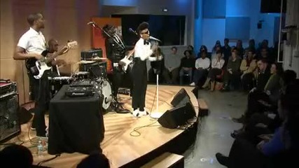 Janelle Monae изпълнява Sincerely Jane *на живо* 