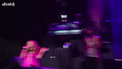 Shake It Off - Mariah Carey (live at Singapore) 