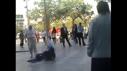 дърт идиот танцува