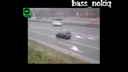 Кретен кара в насрещното