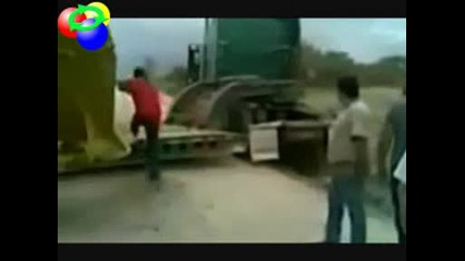 Тир Обръща Булдозер.avi