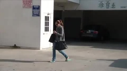 Майли подкрепя Япония.