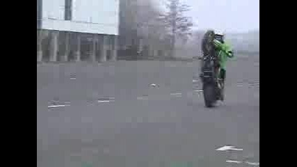 Kawasaki Z1000 Stunt Riding