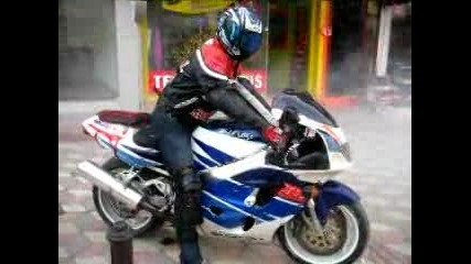 Gsxr 750 mini burnout